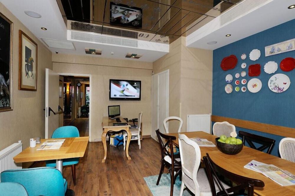 Collage Taksim Hotel Istambul Extérieur photo